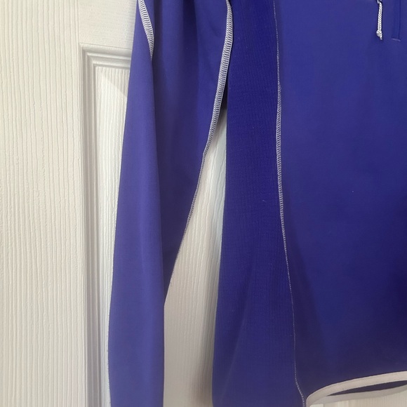 Purple Salomon 1/2 Zip with White Trim.  Size Small. Preloved/Great Condition. - Picture 6 of 7